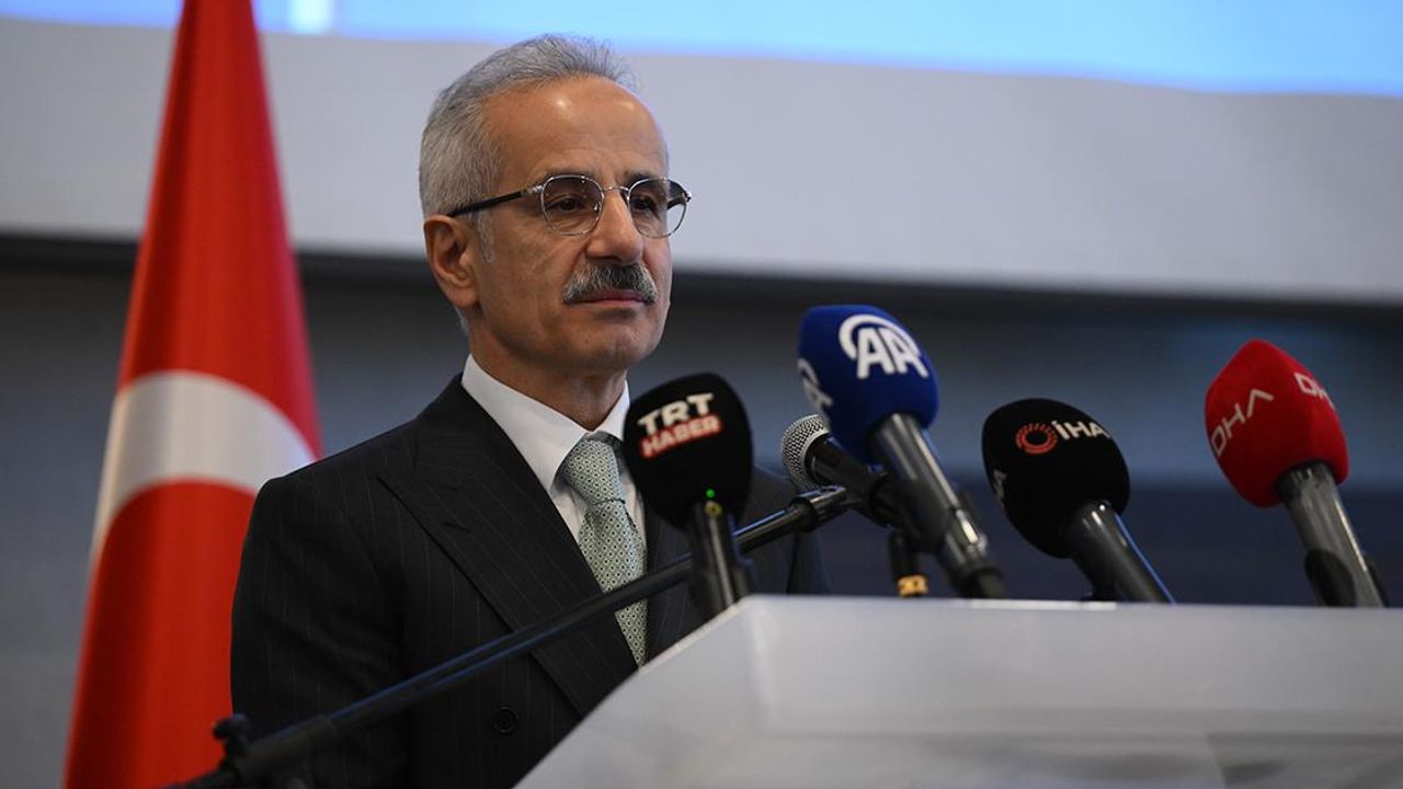 Bakan Uraloğlu, Meta'nın Instagram'da 16 yaş altı kullanıcılara yönelik kararını değerlendirdi