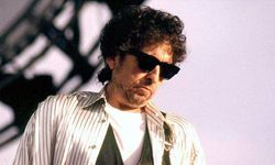 Bob Dylan'ın "Mr. Tambourine Man" şarkısının taslakları yarım milyon dolara alıcı buldu