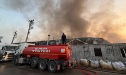 Bursa'da geri dönüşüm tesisinde başlayıp tekstil fabrikasına sıçrayan yangın kontrol altına alındı