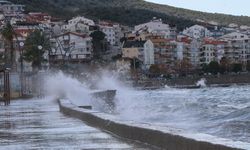 Ege Denizi'ndeki fırtına yarın da etkisini sürdürecek