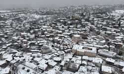 Safranbolu'da karla kaplanan tarihi yapılar havadan görüntülendi