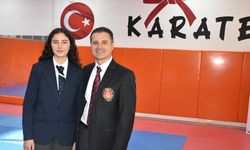 Siyah kuşak sahibi doktor baba ile tıp öğrencisi kızı, karate hakemliği yapıyor