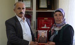Şehit ailesi oğullarının hatırasını evlerinde yaşatıyor