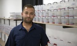 Akrepleri ofisinde 3 yıl inceledikten sonra "akrep zehri üretim tesisi" kurdu