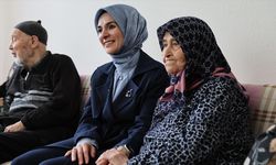 Bakan Göktaş, 70 yıldır evli olan Yılmaz çiftini ziyaret etti