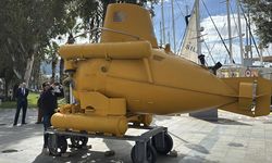 Bodrum'da deniz müzesine verilen denizaltı meydanda sergileniyor