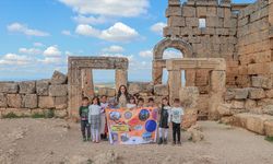Diyarbakır'ın "minik kültür elçileri" tarihi mekanları tanıtıyor