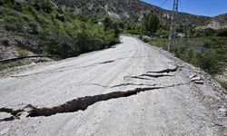 Erzurum'un Uzundere ilçesinde toprak kayması meydana geldi