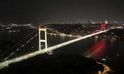 Fatih Sultan Mehmet Köprüsü "sarı-kırımızı" oldu