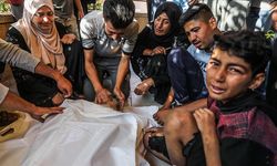 İsrail'in Gazze'nin çeşitli bölgelerine son 24 saatteki saldırılarında 98 Filistinli hayatını kaybetti