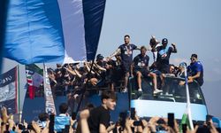 İtalya Serie A'yı kazanan Napoli, şampiyonluk turu attı