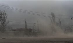 Meteorolojiden bazı iller için kuvvetli rüzgar, fırtına ve toz taşınımı uyarısı