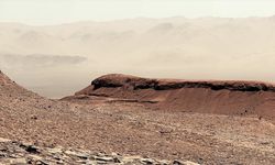 NASA'nın Mars'taki Curiosity Gezgini'nin Sharp Dağı'nda çektiği görüntü paylaşıldı