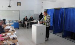 Romanya'da halk cumhurbaşkanı seçiminin ikinci turu için sandık başında