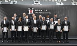 Serdal Adalı ve yönetimi, mazbatalarını aldı