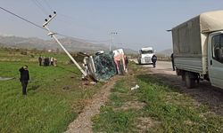 Van'da yolcu otobüsünün devrildiği kazada 28 kişi yaralandı