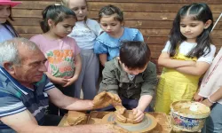 Pazaryeri'nde minik eller çamurla sanata dokundu