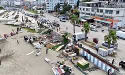 Adana'da Karataş sahil şeridindeki kaçak yapılar yıkılıyor