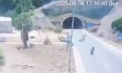 Antalya'da iki motosiklet ile otomobilin çarpışması sonucu 2 kişi öldü, 4 kişi yaralandı