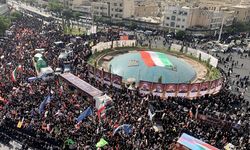 İsrail’in saldırılarında hayatını kaybeden yetkililer ve bilim insanları için Tahran’da cenaze törenleri düzenlendi