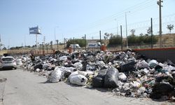 İzmir'de Ayakkabıcılar Sitesi'nde atık yığınları oluştu