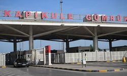 Kapıkule'den Türkiye'ye giriş yapan gurbetçiler, bayrama anavatanlarında girmenin mutluluğunu yaşadı