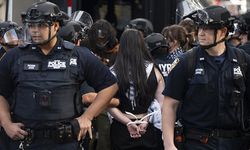 New York'ta düzensiz göçmenlere destek protestolarında 65 kişi gözaltına alındı