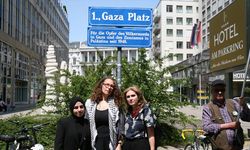 Siyonizm karşıtları Viyana'daki "Theodor Herzl" meydanının adını "Gazze" olarak değiştirdi