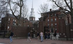 Trump'tan Harvard Üniversitesine yabancı öğrencilerin vizeleri konusunda kısıtlama kararı