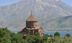 Van Gölü'ndeki Akdamar Adası'nı bu yıl yaklaşık 60 bin kişi ziyaret etti