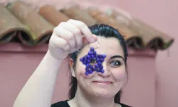 Bursa Osmangazili kadınlar hemcinsleri için hediye anahtarlık üretiyor