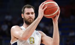Anadolu Efes, Georgios Papagiannis'i renklerine bağladı