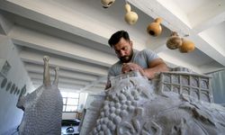 Atasının taş ustalığı mirasını heykeltıraşlığa dönüştürdü