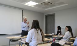 Yabancı öğrenciler öğrendikleri Türkçeyi yaz okulunda pekiştiriyor