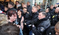Almanya'da polis Filistin'e destek eylemine katılanlara sert müdahalede bulundu