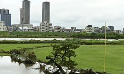 Japonya'nın güneybatısında etkili olan Linling tayfunu nedeniyle afetlere karşı uyarı yapıldı