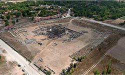 'Aizanoi'nin restorasyonunda kullanılacak mimari kalıntılar gün yüzüne çıkarılıyor