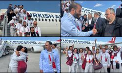 İsrail'in alıkoyduğu Özgürlük Filosu aktivistlerini Türkiye'ye getiren THY uçağı İstanbul'a ulaştı