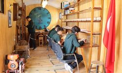 Tarihi gardaki 'vagon kütüphane ve müze' tarih ve bilgiyle dolu