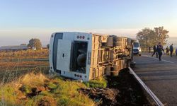 Uşak'ta tarım işçilerini taşıyan midibüsün devrilmesi sonucu 23 kişi yaralandı