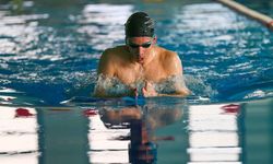 Yüzmede tarihe geçen otizmli genç, olimpiyat için kendinden emin