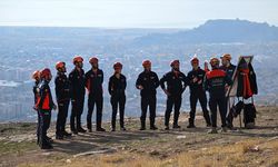 AFAD'ın yeni arama kurtarma ekipleri, göreve zorlu eğitimlerle hazırlanıyor