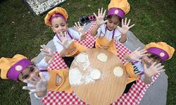 Çocuklar aile kavramını 'geçmişin izini sürerek' öğreniyor