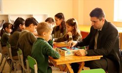 Doğuş öğretmen, öğrencilerini akıl ve zeka oyunlarıyla ekrandan uzak tutuyor
