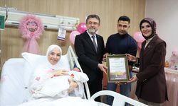 Her yeni doğan bebek ve yeni evli çift adına bir fidan