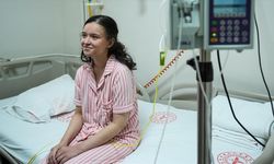 Organ nakli bekleyen genç hastane odasında umudunu koruyor