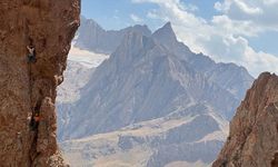 Ünlü dağcılar, Hakkari'deki dağlarda 8 yeni tırmanış rotası oluşturdu