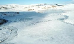 Ağrı'daki Derecek Barajı buzla kaplandı