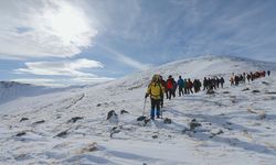 Dağcılar Sarıkamış şehitlerini şehadete yürüdükleri zirvede her yıl anıyor
