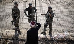 Devrimin ardından komşu ülkelerle yeni sayfa açan Suriye, İsrail'in şiddetli saldırı ve işgaline maruz kaldı